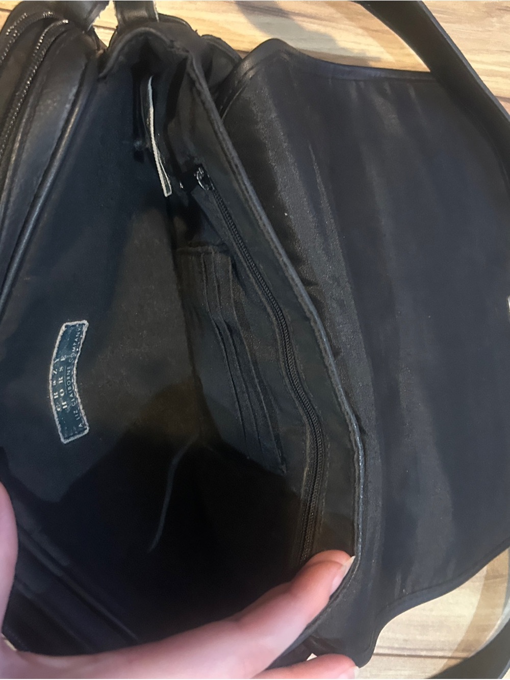 Black Leather Shoulder Bag - Timeless Everyday Carry - Picture 3 of 8